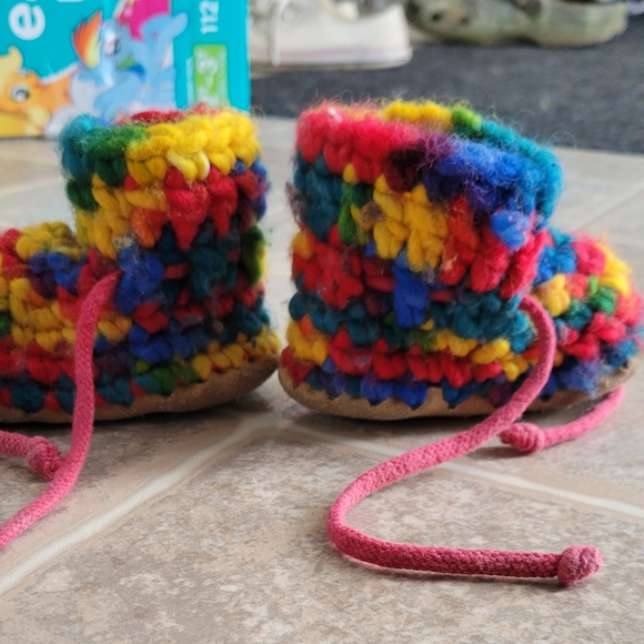 Baby booties - Picture 2 of 2
